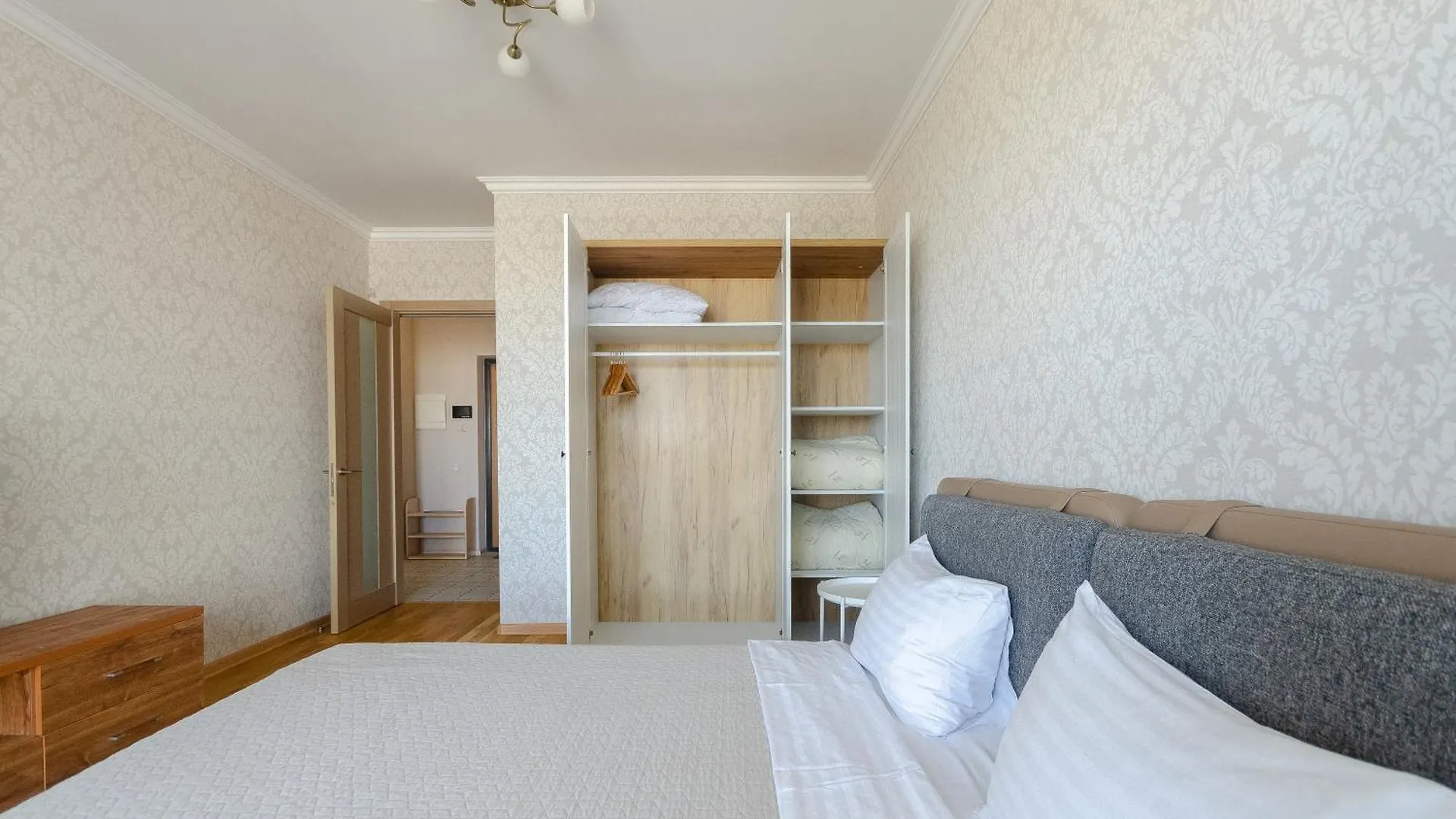 Petrovdom Apartments 18-90Б In Rc Kvartet, Vasyl Lypkivskyi Street 16B Kiev