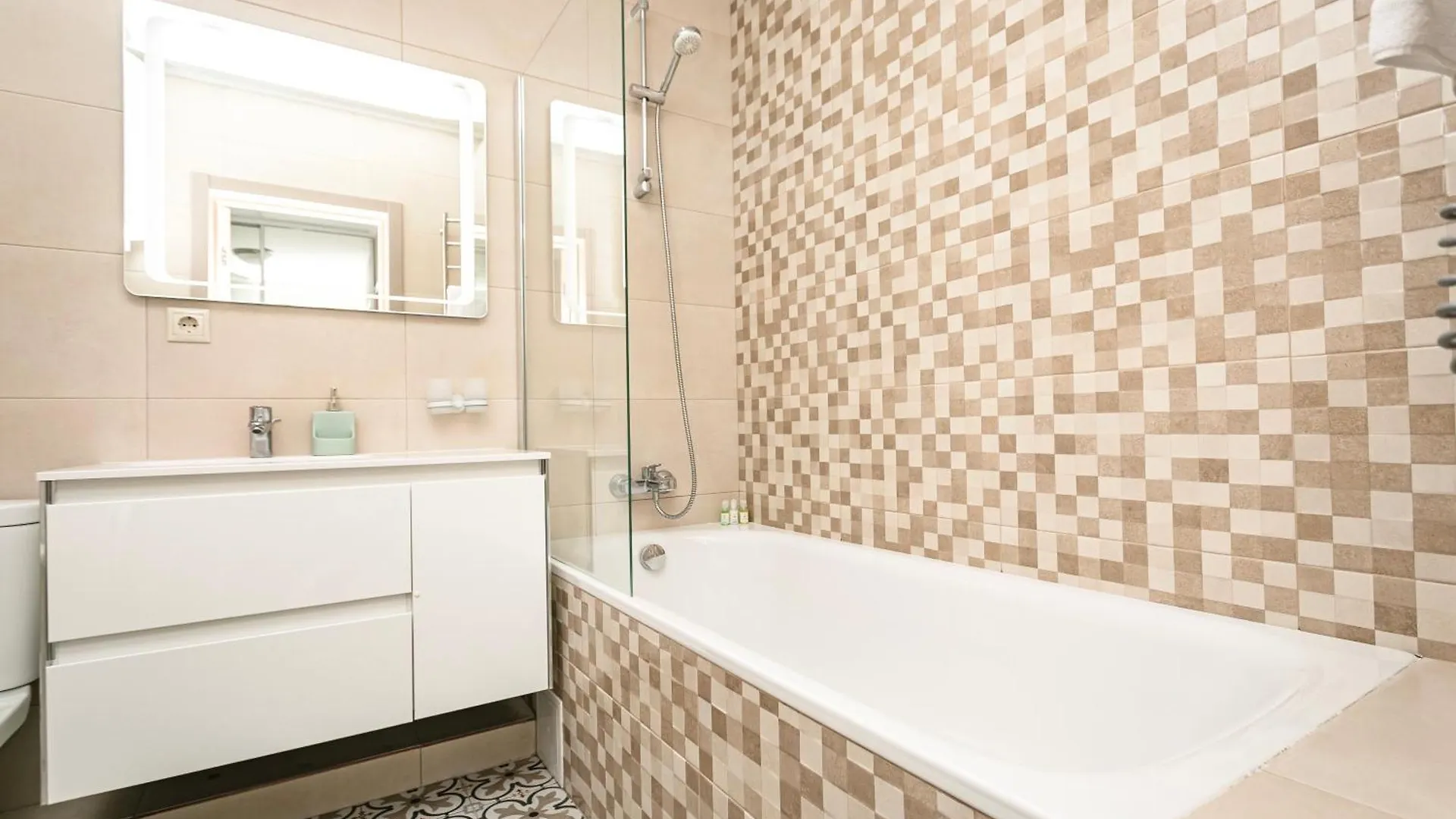 Petrovdom Apartments 18-90Б In Rc Kvartet, Vasyl Lypkivskyi Street 16B Kijów